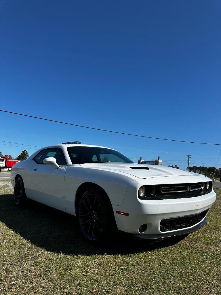 2015 Dodge Challenger SXT Plus's photo